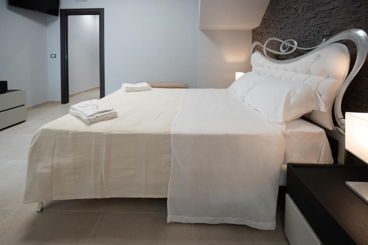 Iitana Luxury Apartment - Fronte Mare Con Vasca Idromassaggio Aeroporto di Catania Fontana Rossa Esterno foto
